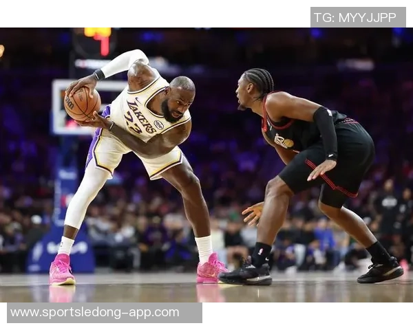 老詹40岁依然统治赛场中远投连得10分展现技术魅力 老詹40岁依然统治赛场中远投连得10分展现技术魅力