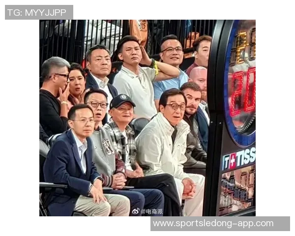马云成龙贝克汉姆同框共赏NBA中国赛精彩瞬间 马云成龙贝克汉姆同框共赏NBA中国赛精彩瞬间